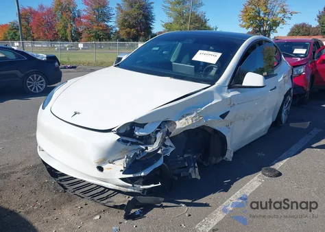 2021 Tesla Model Y Long Range Dual Motor All-Wheel Drive z USA, uszkodzony, nr VIN 5YJYGAEEXMF186341